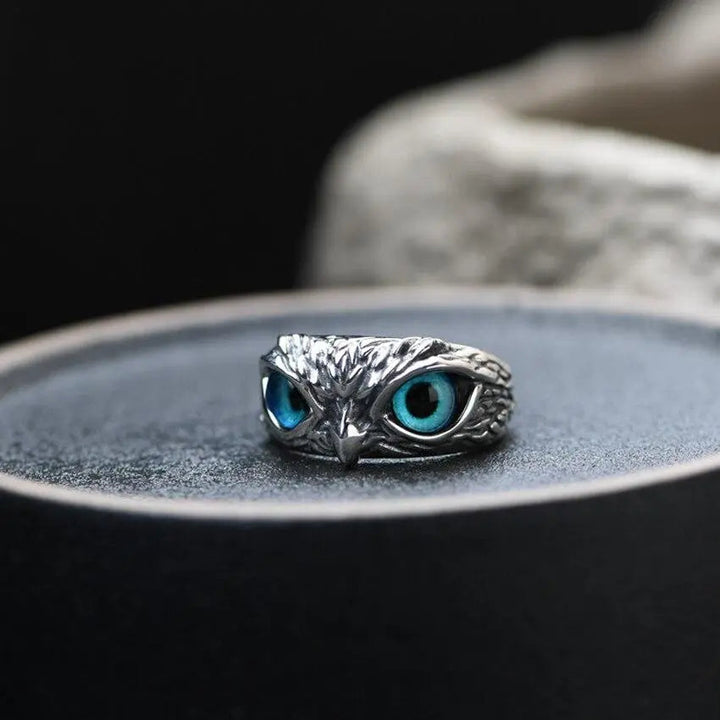 Owl of good luck ring in silver and opal