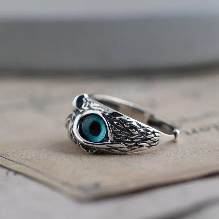 Owl of good luck ring in silver and opal