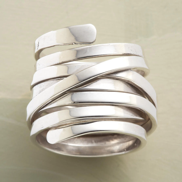 Elegant vintage silver ring